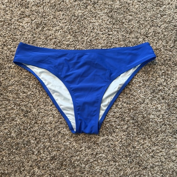 Cupshe Royal Blue 2 Piece Bikini Twist Top Moderate Coverage Bottoms Size Medium - Picture 3 of 5